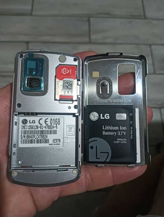 Vând telefon LG KE970
