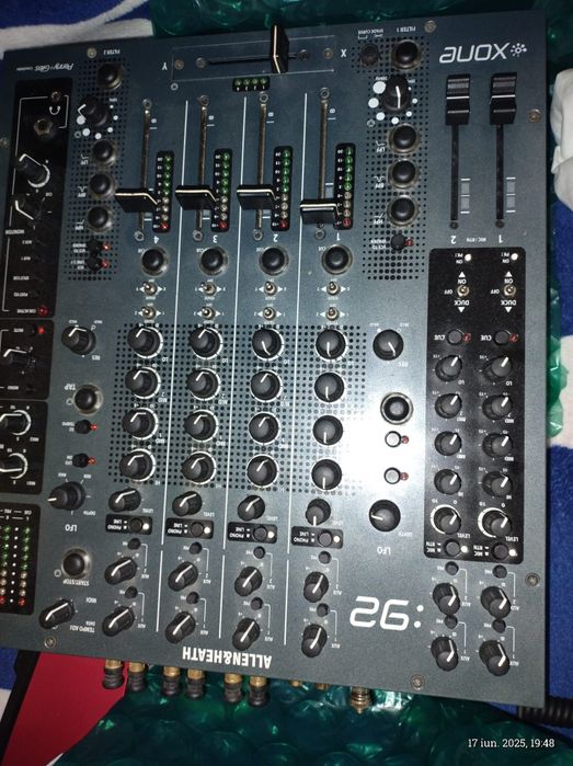 Mixer Allen&Heath Xone:92 + un Technics SL-1210 MK7 - stare excelentă