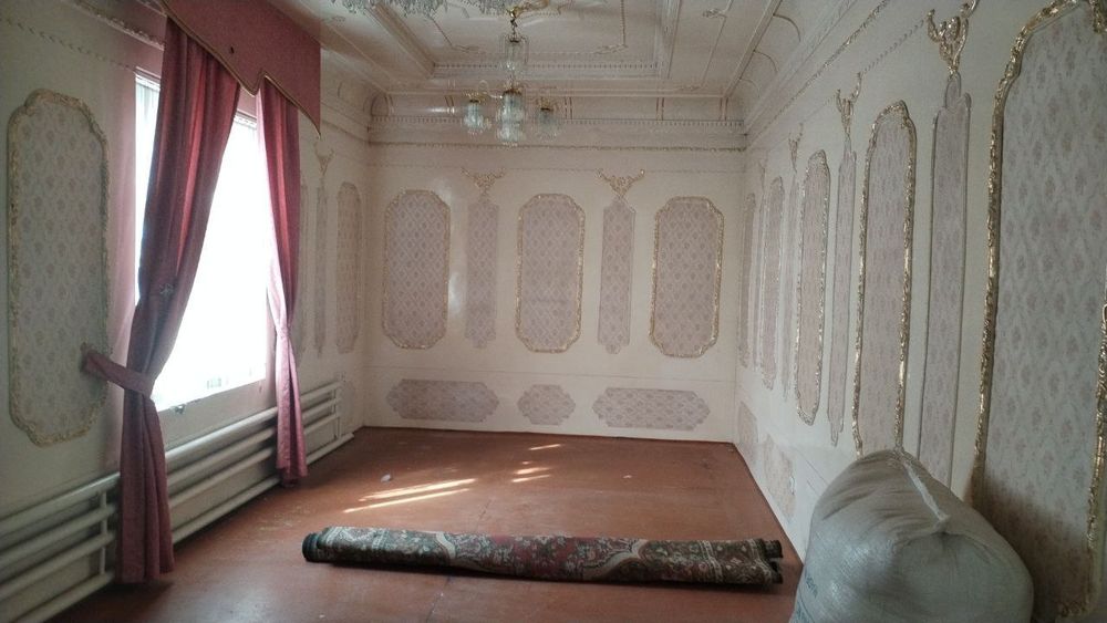 Komolon mahallada srochna uy sotiladi