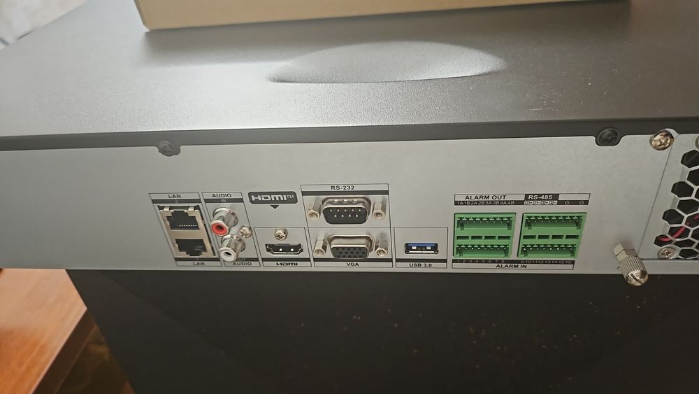 Видеорегистратор hikvision новый