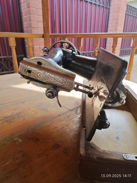 Швейная машина советская