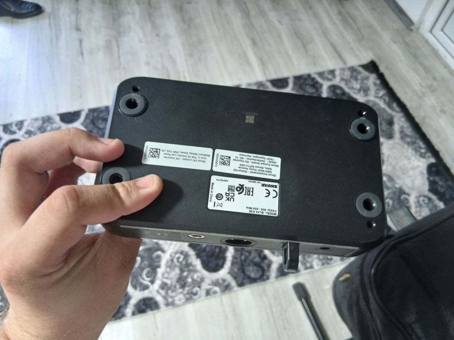 Vând Lavalieră Shure BLX4 în stare impecabila la prețul de 1700 lei, preț fix fără negocieri. Telefon:0765063305