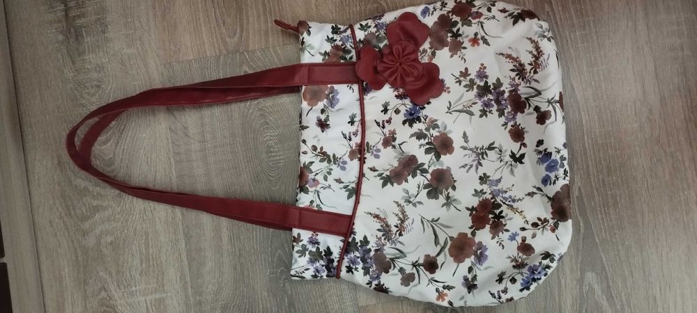 продавам дамски чанти, сак, раница