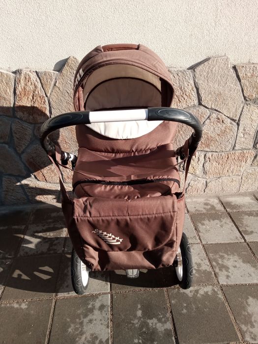 Бебешка количка със зимен и летен кош 2в1.
