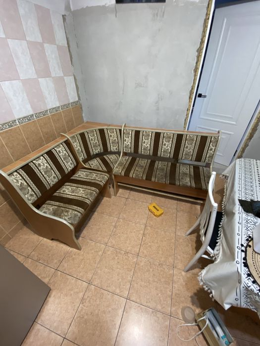 Отдам бесплатно кухонный уголок