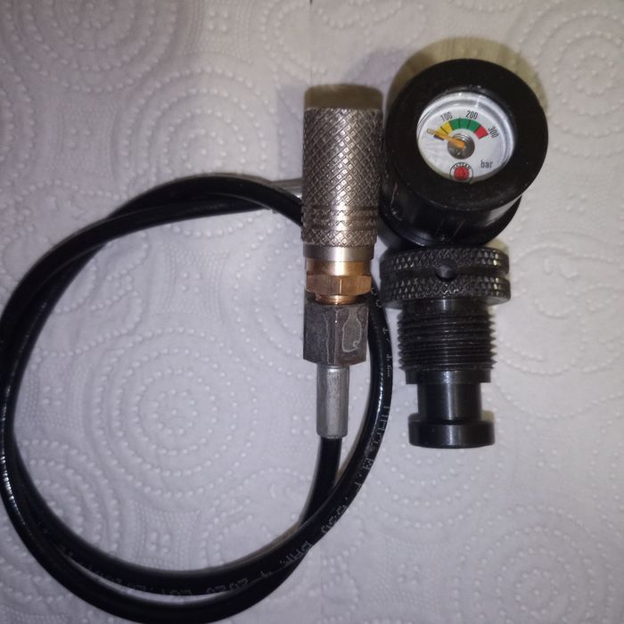 Продавам 1 брой МЕТАЛНА БУТИЛКА - 4L - 200 BAR - АТМОСФЕРИ работно налягане
