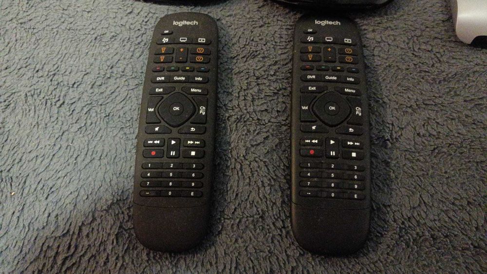 Telecomenzi universale Logitech Harmony 515 și 525 , Hub – Ecran LCD