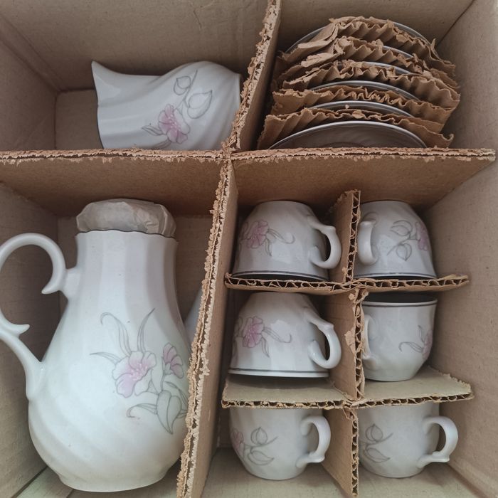 Порцелан- Сервиз за кафе от български порцелан,супник и 3 чаши подарък