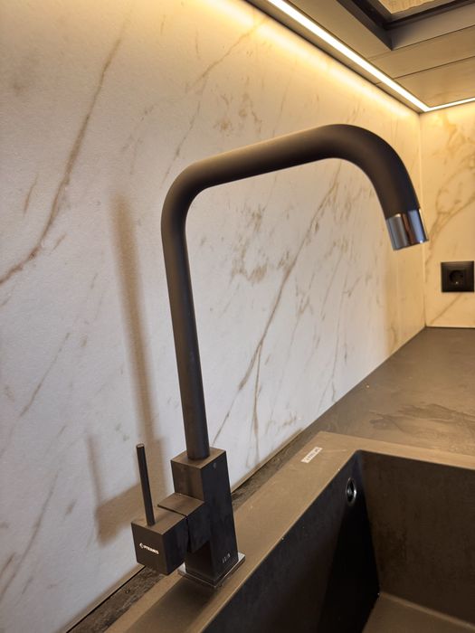 Мивка за вграждане и смесител PYRAMIS