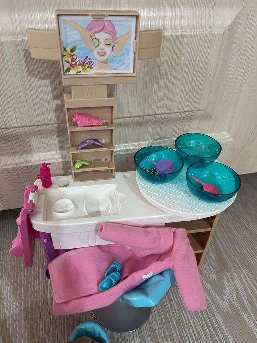 Сет кукла Барби на път плюс комплект за спа салон