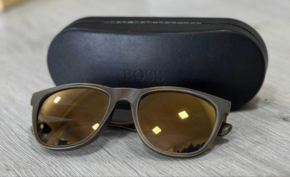 Продавам Слънчеви очила Hugo boss  BO0198