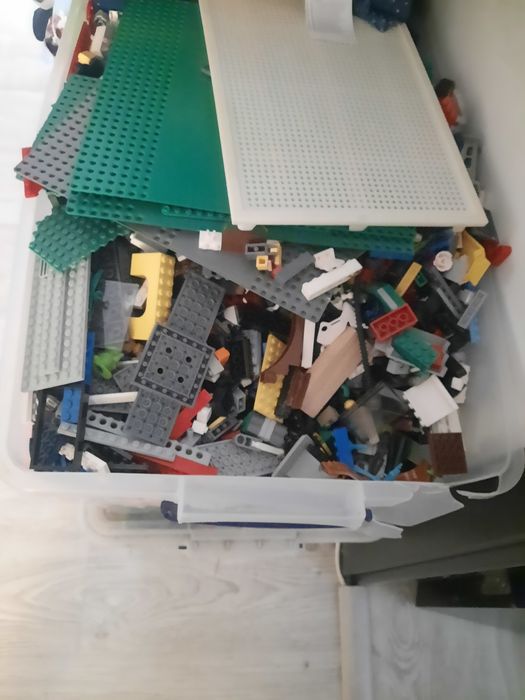 Vand piese lego la kg. Doar lego original