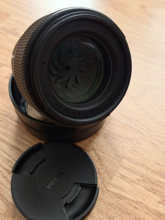 Sigma 56mm F1.4 Sony E-mount + филтър Walimex Pro Slim MC UV 55mm | Перфектно състояние
