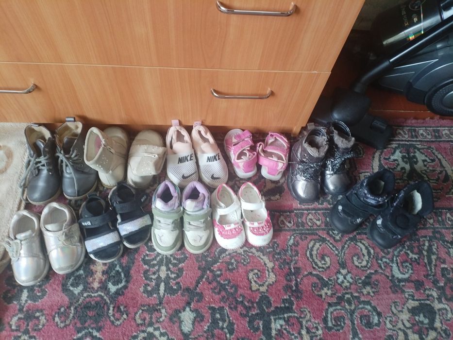 Отдам детскую одежду и обувь
