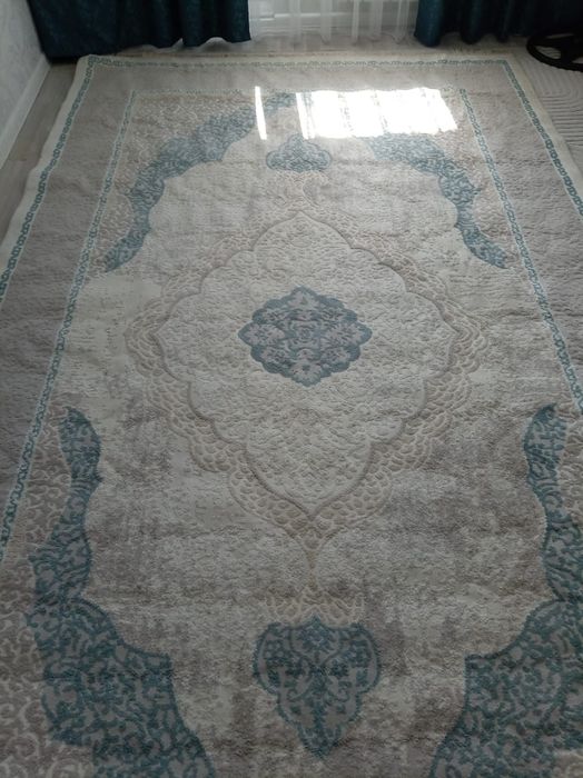 Продаётся ковёр. Размер: 2,5×4.