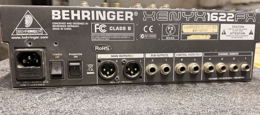 Микшерный пульт Behringer Xenyx1622FX