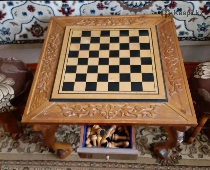 Шахматный стол срочно!