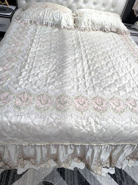 Продам изысканный комплект для спальни