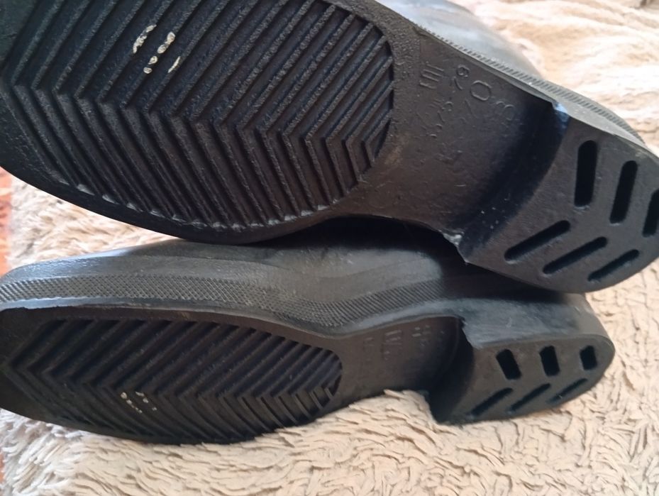 Продам резиновые сапоги