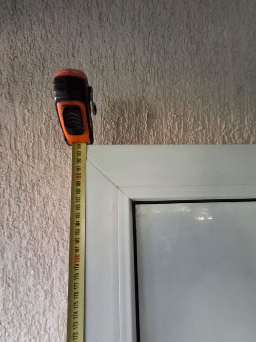 Usi de termopan aproape noi