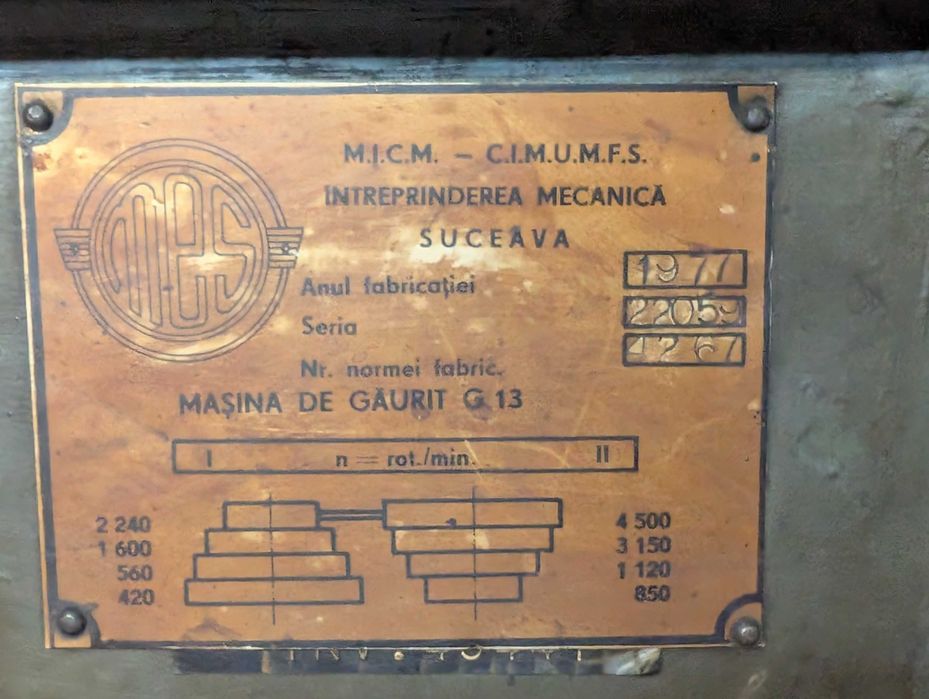 Masina de gaurit verticala
