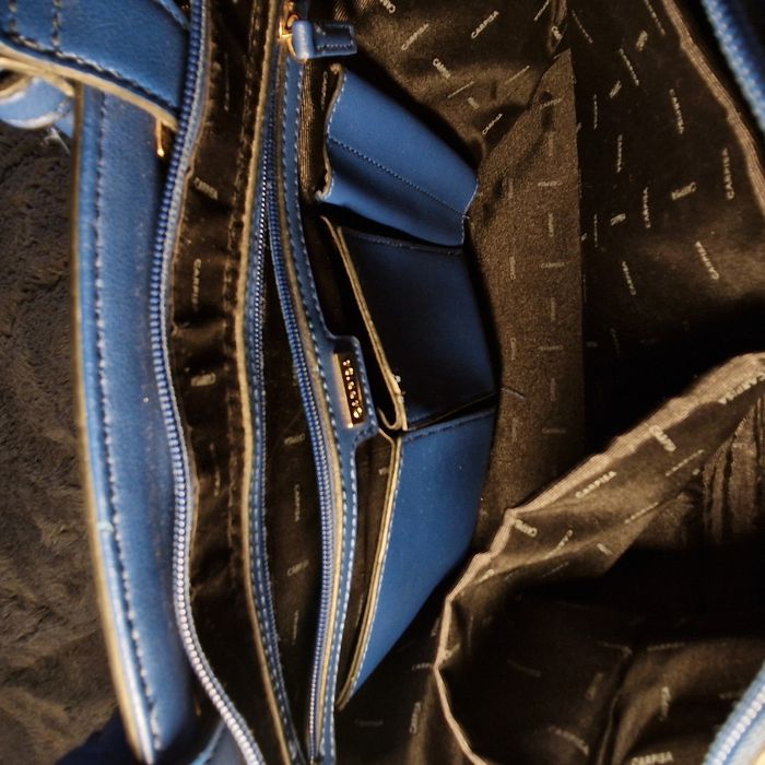 Geanta albastra elegata