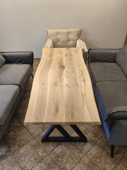 Маса от масивно дърво