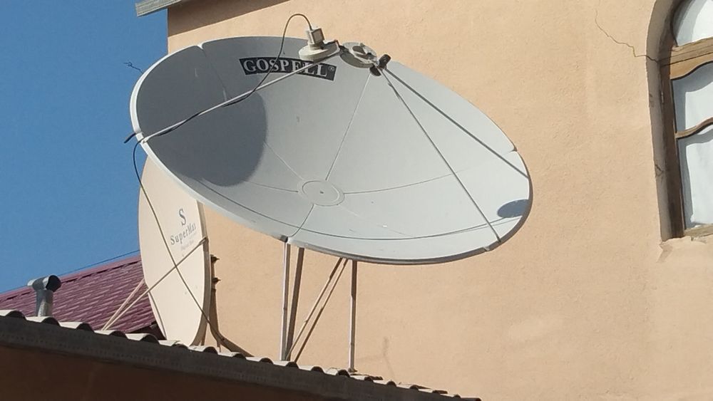 Параболическая спутниковая антенна