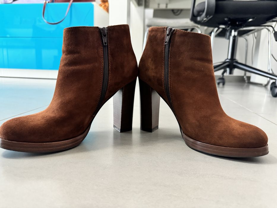 Botine piele intoarsa naturala, marime 38