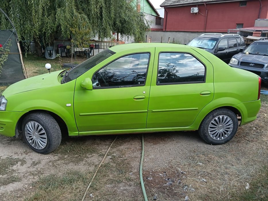 Vând Dacia Logan