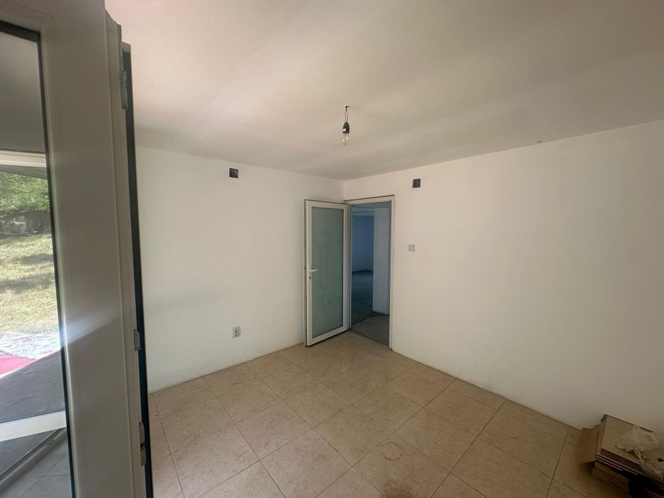 Casă P+M cu 2.400 mp teren intravilan, două deschideri la stradă – Tătăruși, Iași