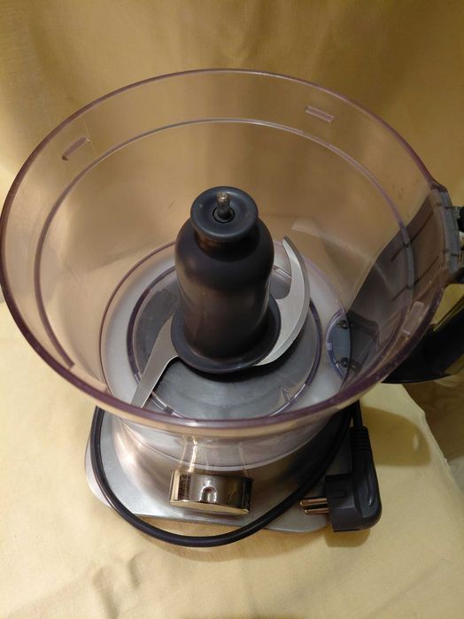 Продается кухонный комбайн Kenwood