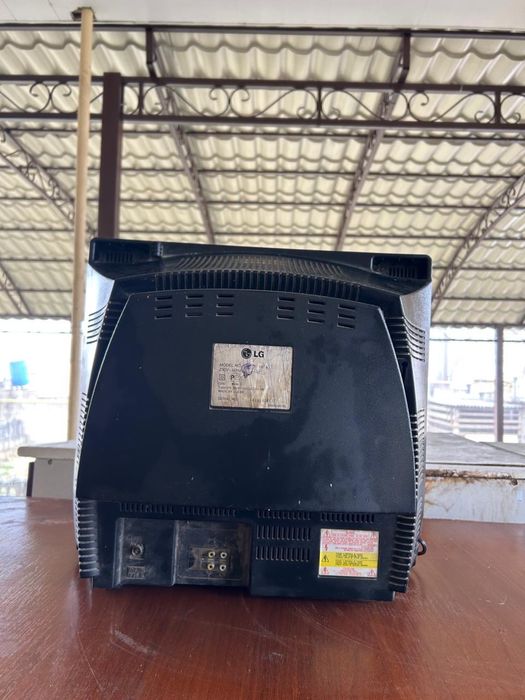 Телевизор LG в хорошем состоянии