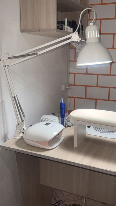 Лампа ikea и маникюрға құралдар