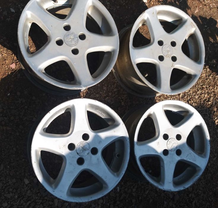 Оригинальные диски R15 на Митсубиси 4 на 114,3 в отличном сост.