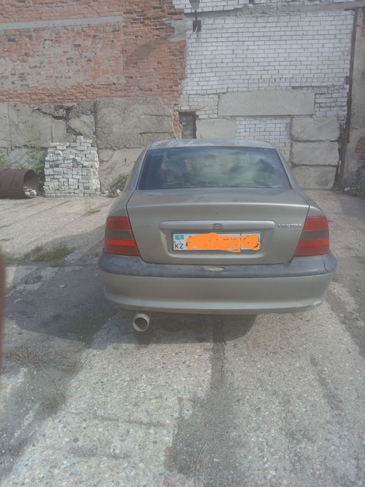 Опель вектора Б 1.8