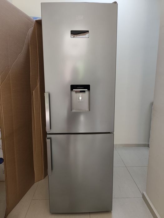 Хладилник Беко с долна камара