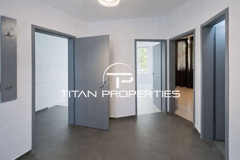 Продава се Тристаен апартамент в Пловдив, Център - 72 кв.м за 2528 €/кв.м - Снимка #8