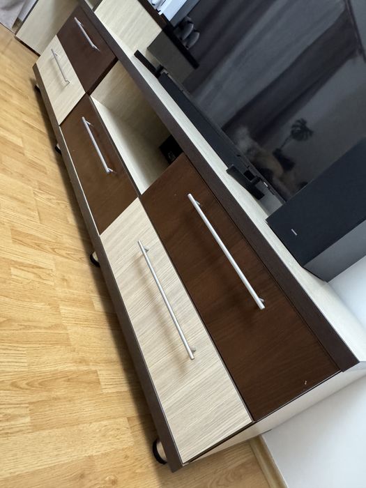 Vând mobilă living – set complet (comoda TV + corpuri suspendate)