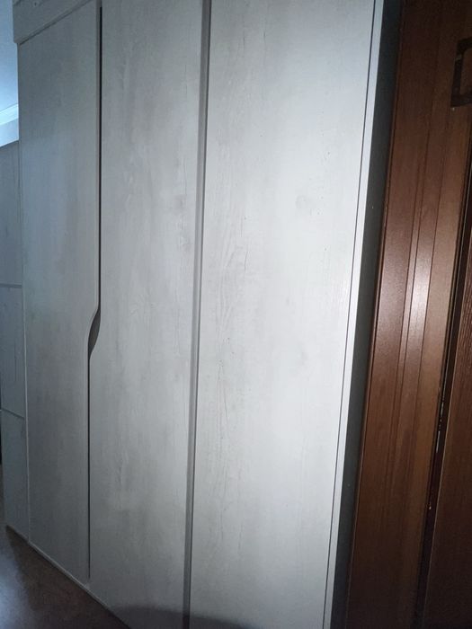 Шкаф трехдверный