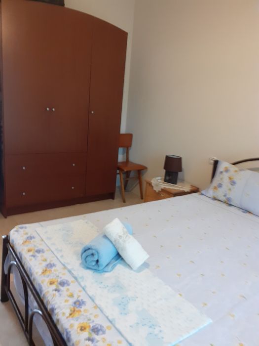 Сграда с три самостоятелни апартамента