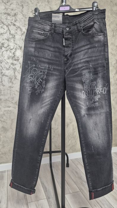 Blugi dsquared2  noi cu etichetă