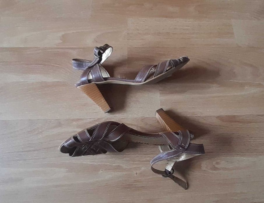 Подарявам сандали