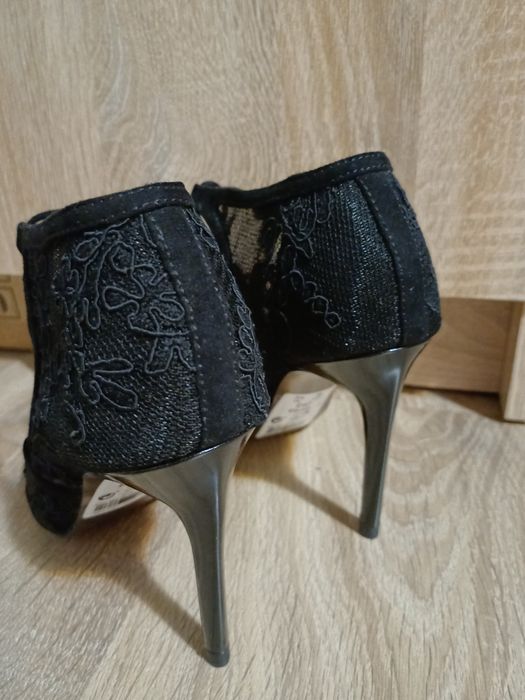 Sandale deosebite Next