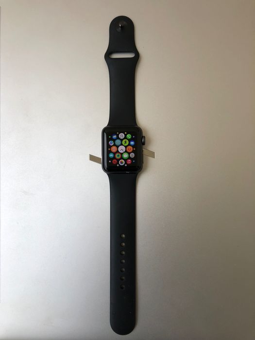 Apple Watch Series 3 с оригинална кутия, книжки и зарядно