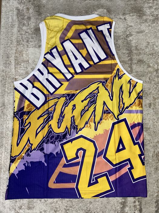 Maieu Lakers numarul 24