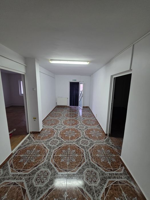 Inchiriez spatiu comercial/birouri langa Policlinica II