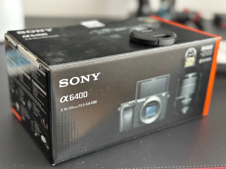 Sony Alpha A6400 cu obiectiv 18-135mm F3.5-5.6 OSS, 1700 cadre