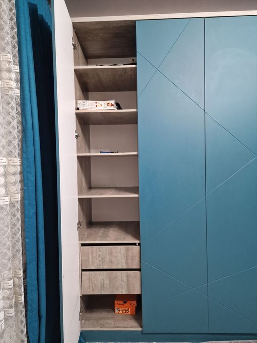 Продаётся большой шкаф