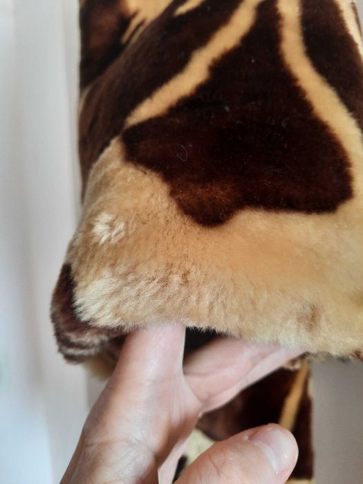 Продам шубу женскую.